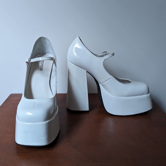 Jeffrey Campbell Mary Jane Platform Pump Ivory Crinkle Patent Leather - Picture 3 of 6
